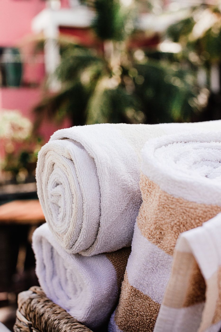 Teli da bagno piegati e arrotolati
